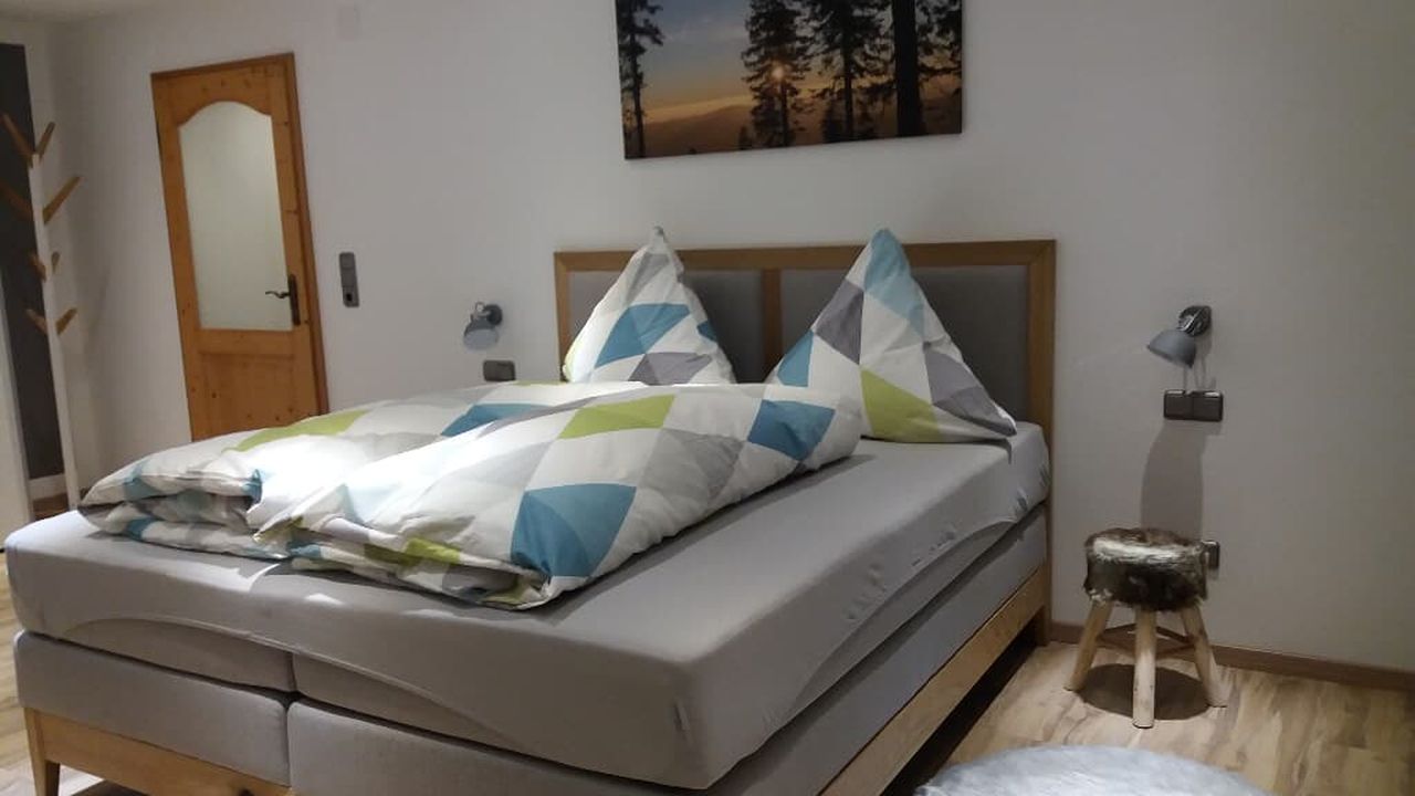 Schlafzimmer mit Boxspringbett Schlafzimmer mit Boxspringbett